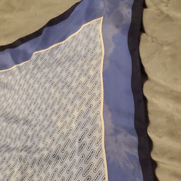 Scarf - Picture 9 of 10